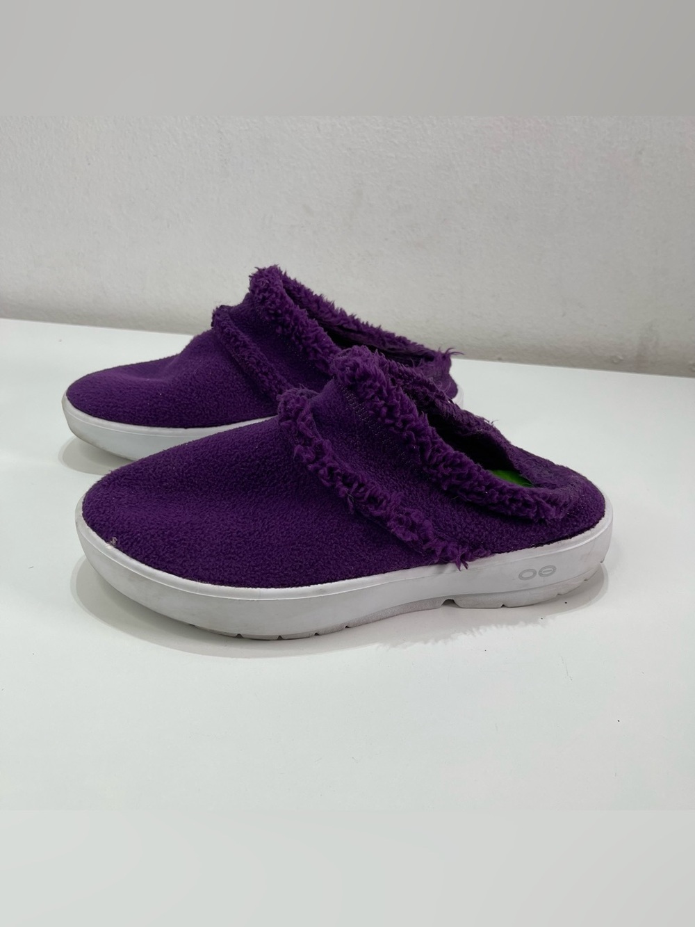 OOFOS OOcoozie Mules Slip On Recovery Shoes Purple Sherpa Fuzzy Comfort Women 8